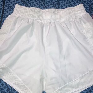 Size medium. I don’t know the brand.